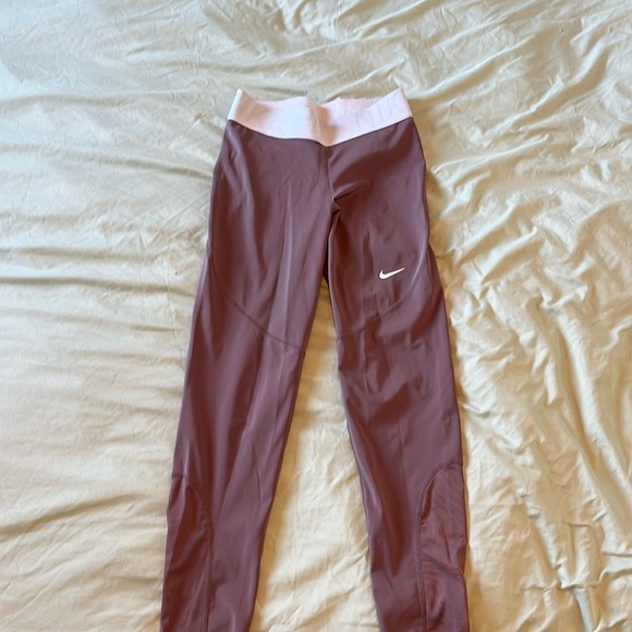 Mauve Nike petal pusher leggings (below the knee) - Picture 1 of 6